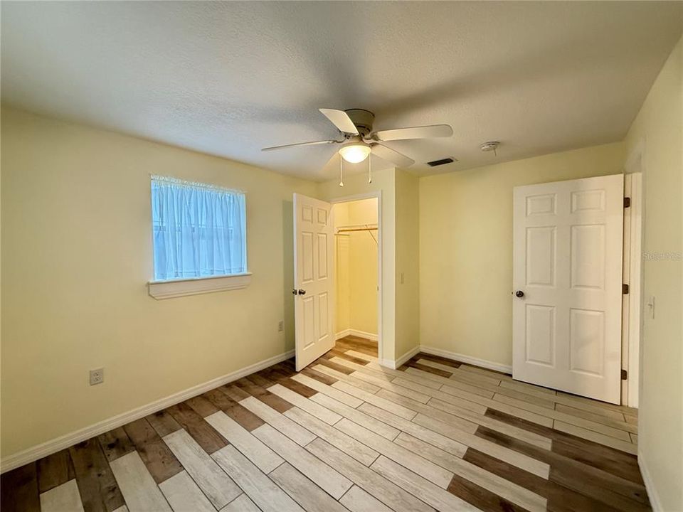 For Sale: $225,000 (2 beds, 1 baths, 700 Square Feet)