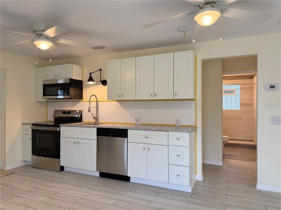 For Sale: $225,000 (2 beds, 1 baths, 700 Square Feet)