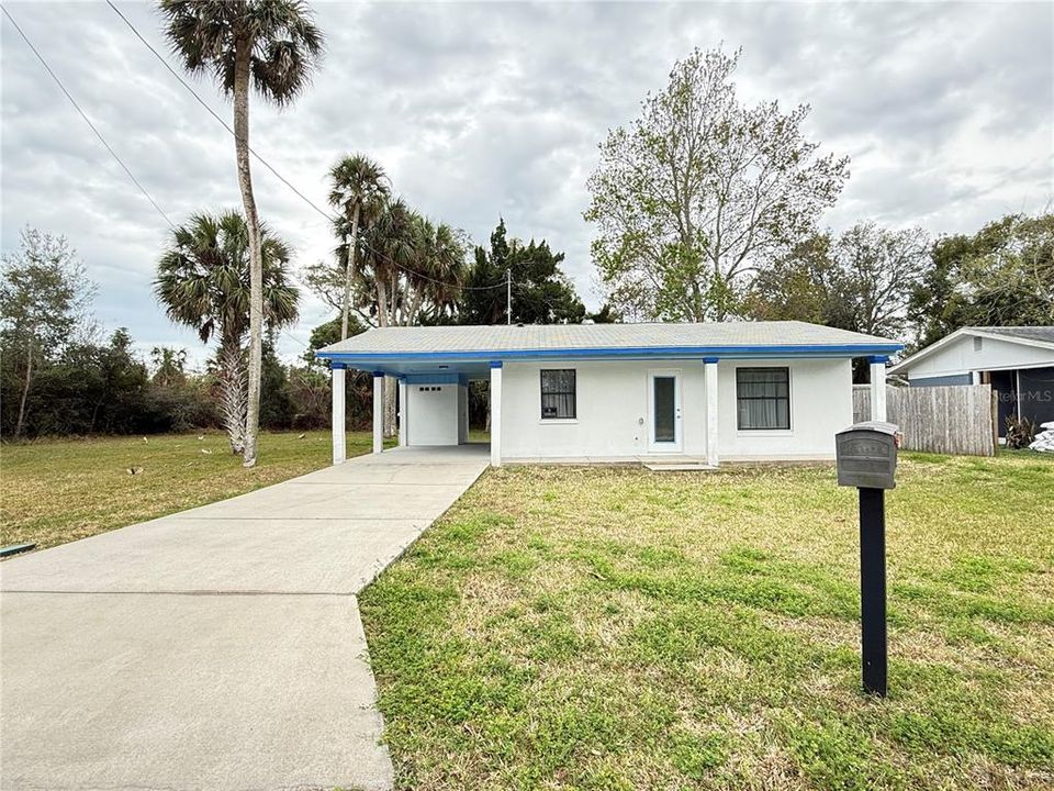 For Sale: $225,000 (2 beds, 1 baths, 700 Square Feet)