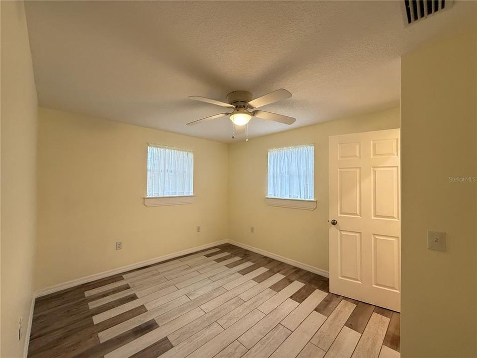 For Sale: $225,000 (2 beds, 1 baths, 700 Square Feet)