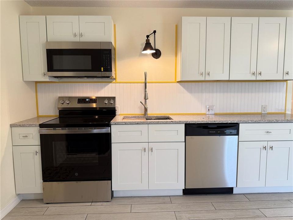 For Sale: $225,000 (2 beds, 1 baths, 700 Square Feet)