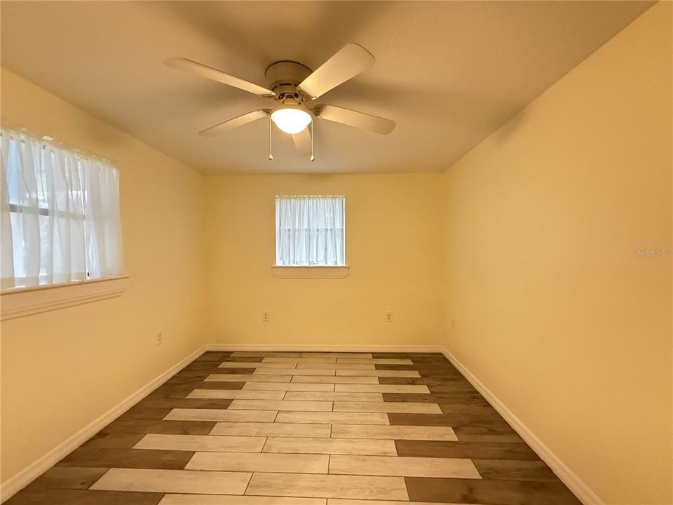 For Sale: $225,000 (2 beds, 1 baths, 700 Square Feet)