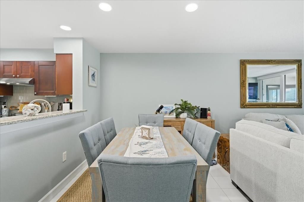 En Venta: $379,900 (2 camas, 2 baños, 1065 Pies cuadrados)