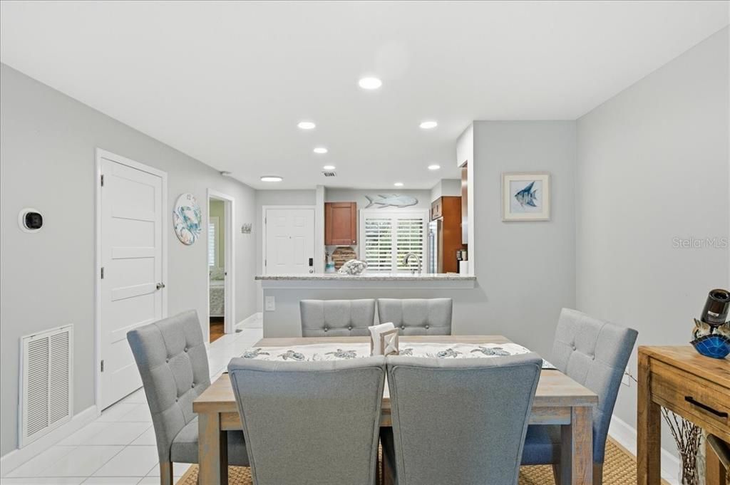 En Venta: $379,900 (2 camas, 2 baños, 1065 Pies cuadrados)