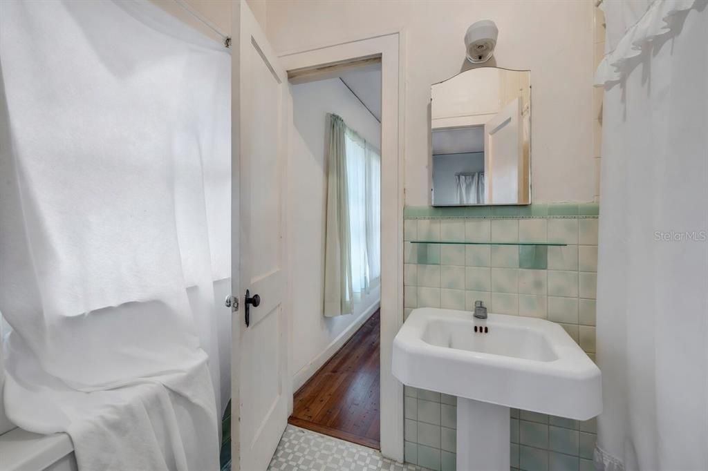 Active With Contract: $549,500 (4 beds, 2 baths, 3203 Square Feet)