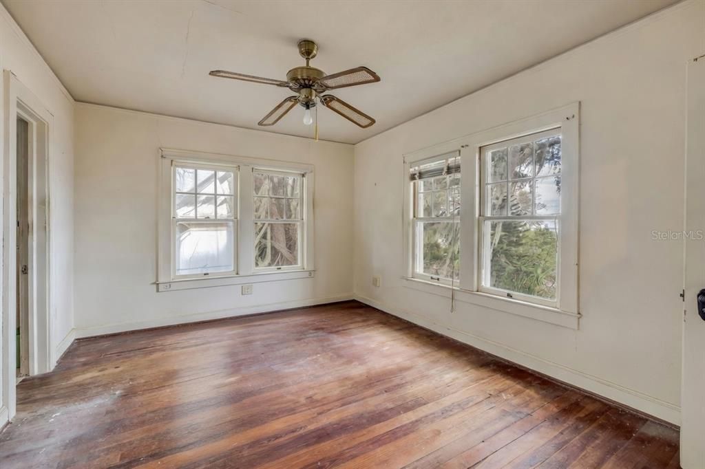 Active With Contract: $549,500 (4 beds, 2 baths, 3203 Square Feet)
