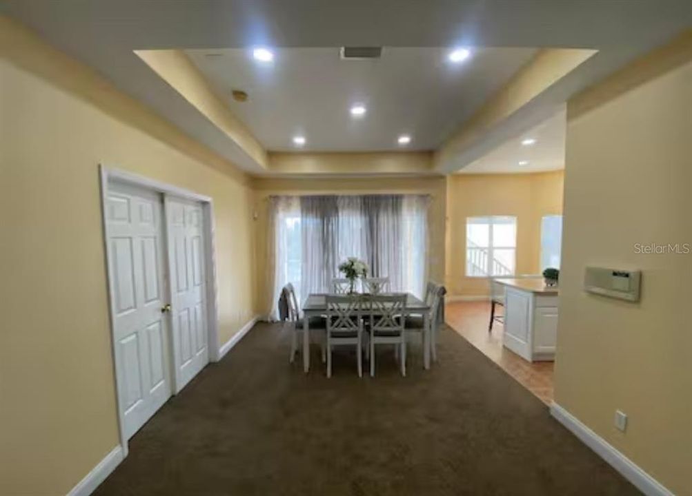 Activo con contrato: $509,900 (3 camas, 3 baños, 1922 Pies cuadrados)