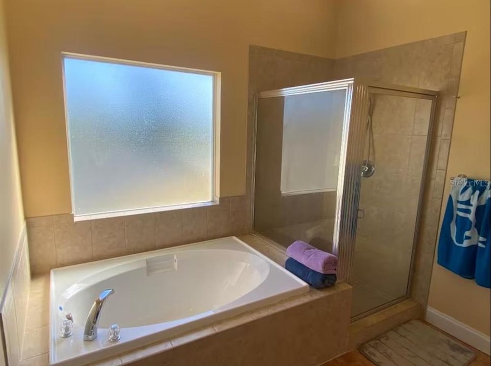 Activo con contrato: $509,900 (3 camas, 3 baños, 1922 Pies cuadrados)