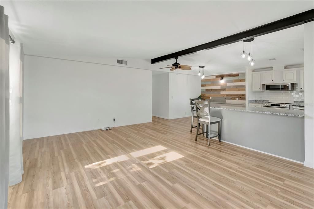 Activo con contrato: $248,800 (2 camas, 2 baños, 1426 Pies cuadrados)