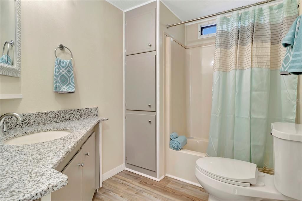 Activo con contrato: $248,800 (2 camas, 2 baños, 1426 Pies cuadrados)