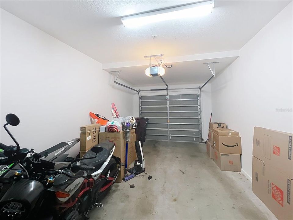Activo con contrato: $3,250 (3 camas, 2 baños, 1410 Pies cuadrados)