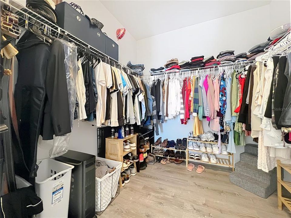Activo con contrato: $3,250 (3 camas, 2 baños, 1410 Pies cuadrados)