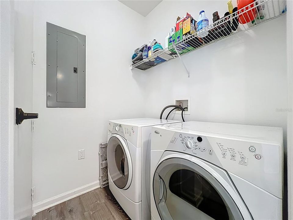 Activo con contrato: $3,250 (3 camas, 2 baños, 1410 Pies cuadrados)