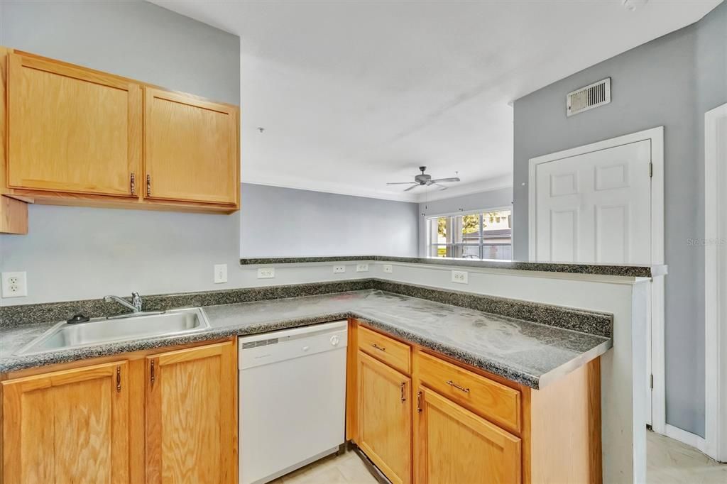 Activo con contrato: $112,000 (1 camas, 1 baños, 750 Pies cuadrados)