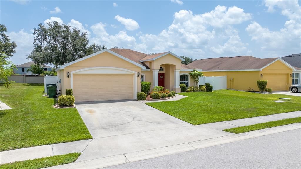 Active With Contract: $249,000 (3 beds, 2 baths, 1894 Square Feet)