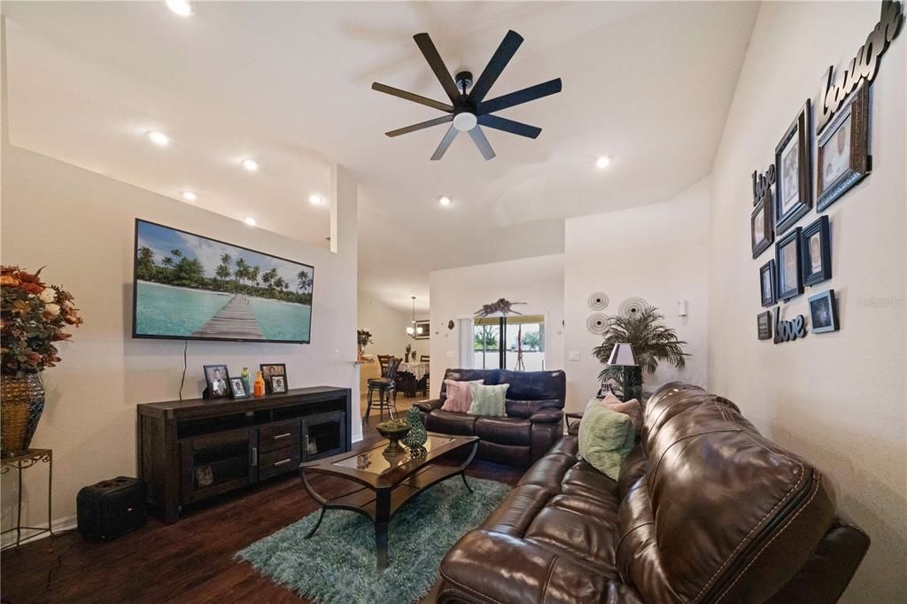 Active With Contract: $249,000 (3 beds, 2 baths, 1894 Square Feet)