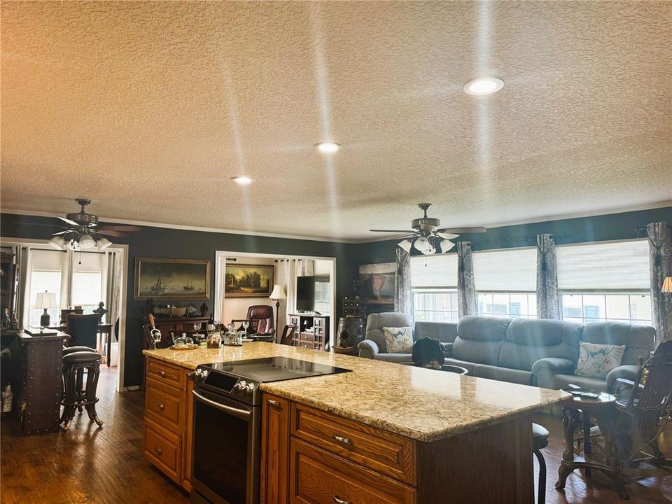 En Venta: $229,000 (2 camas, 2 baños, 1648 Pies cuadrados)