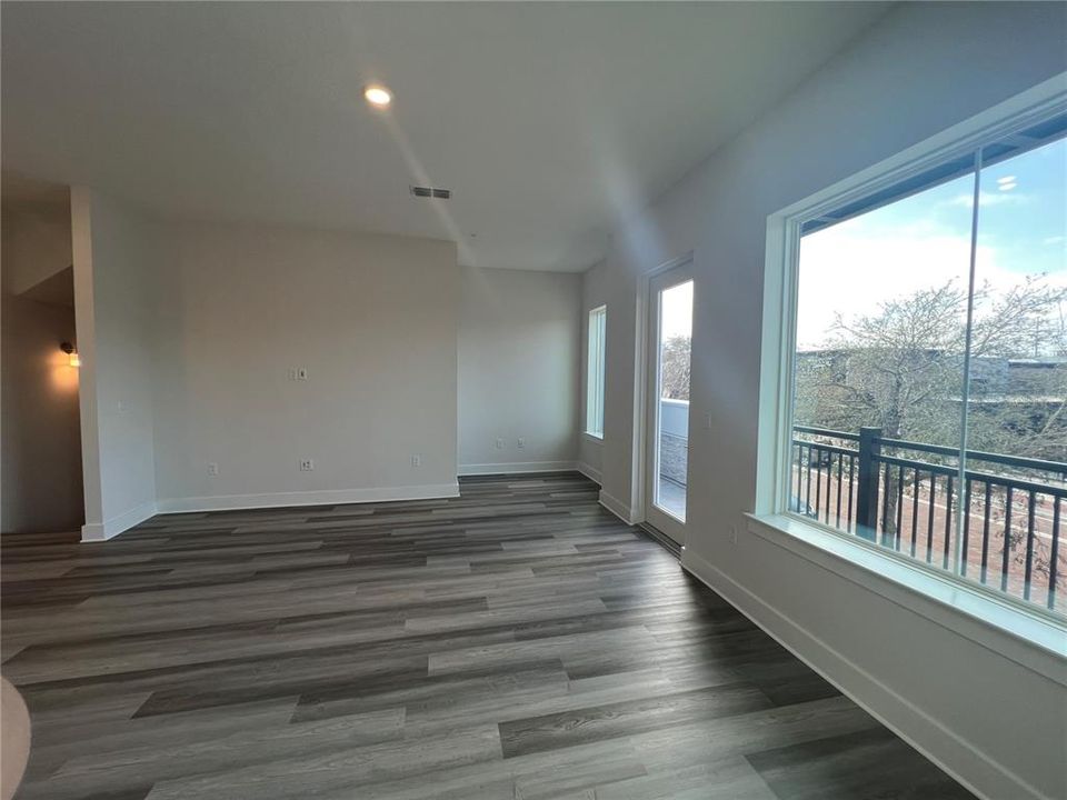 В аренду: $3,150 (3 спален, 2 ванн, 2020 Квадратных фут)