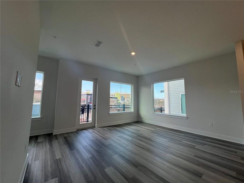 В аренду: $3,150 (3 спален, 2 ванн, 2020 Квадратных фут)