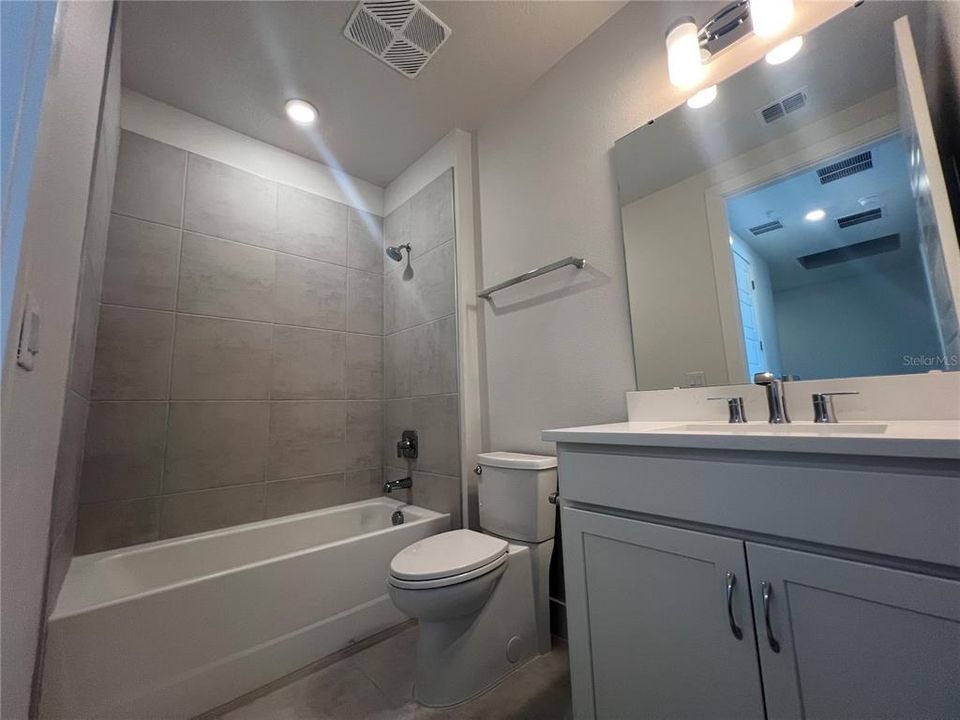 В аренду: $3,150 (3 спален, 2 ванн, 2020 Квадратных фут)