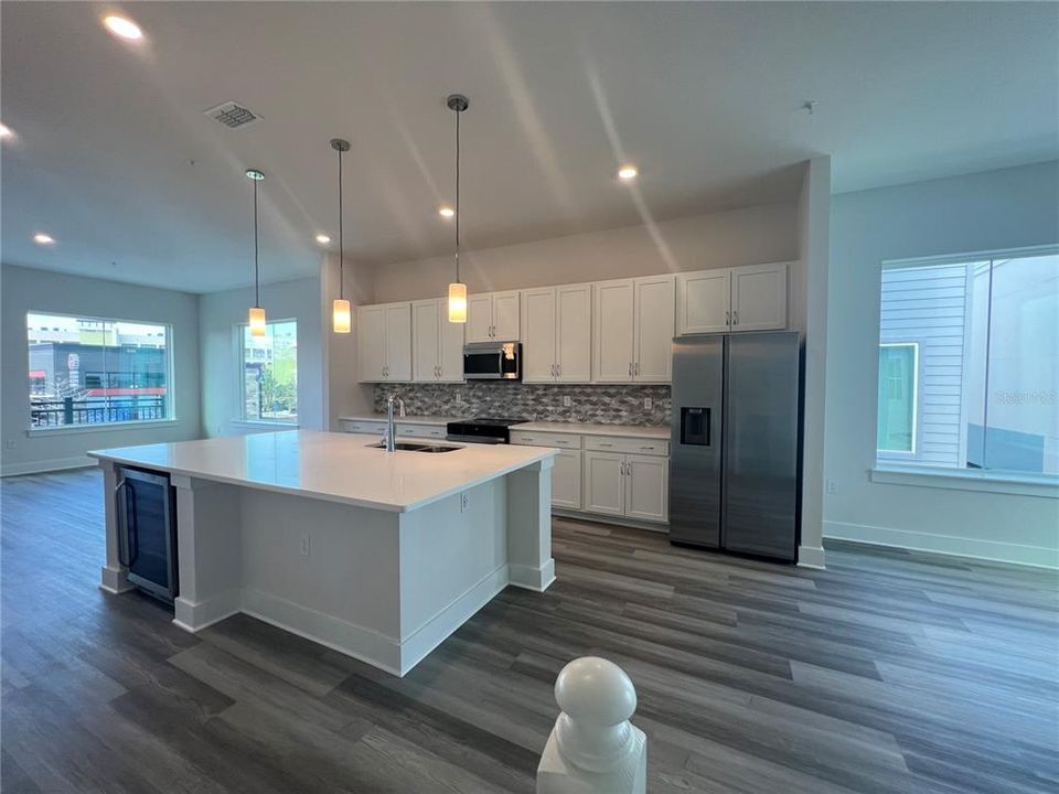 В аренду: $3,150 (3 спален, 2 ванн, 2020 Квадратных фут)