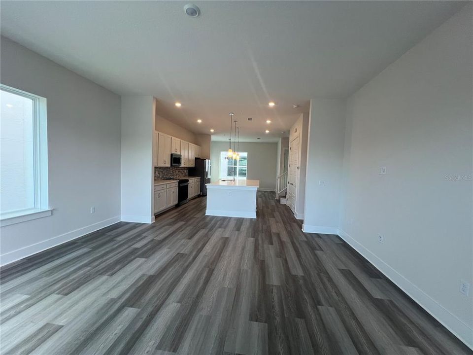 В аренду: $3,150 (3 спален, 2 ванн, 2020 Квадратных фут)