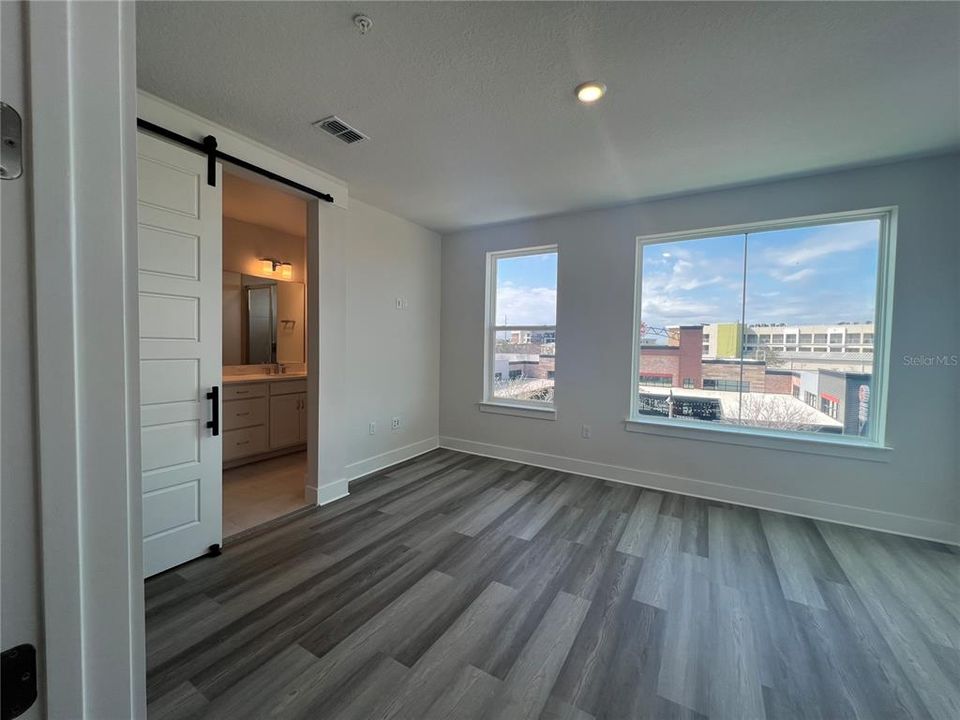 В аренду: $3,150 (3 спален, 2 ванн, 2020 Квадратных фут)