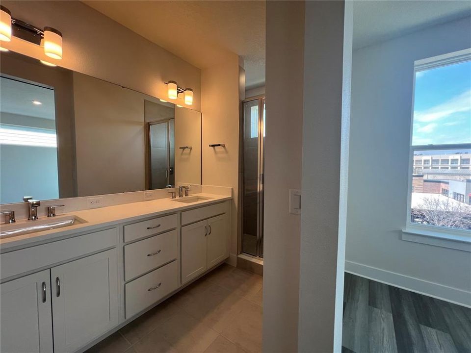 В аренду: $3,150 (3 спален, 2 ванн, 2020 Квадратных фут)