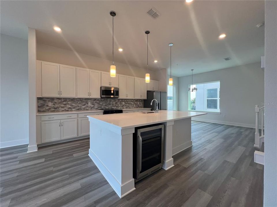 В аренду: $3,150 (3 спален, 2 ванн, 2020 Квадратных фут)