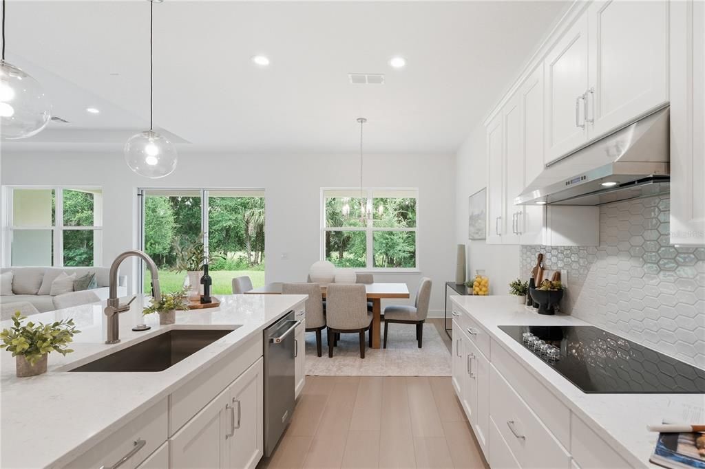 En Venta: $743,000 (3 camas, 2 baños, 3080 Pies cuadrados)