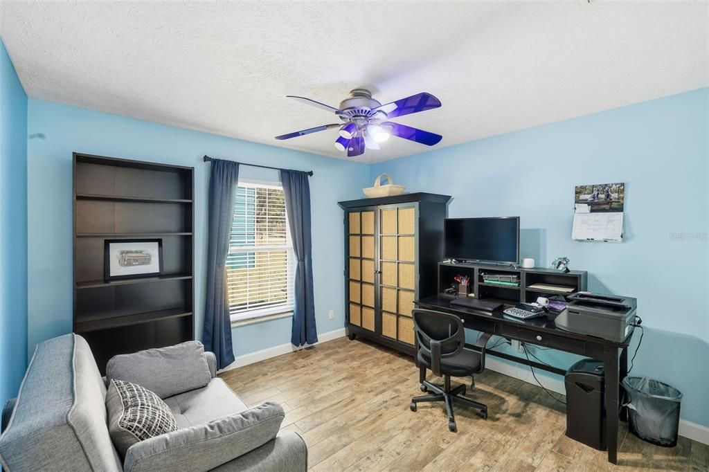 Active With Contract: $359,000 (3 beds, 2 baths, 1474 Square Feet)