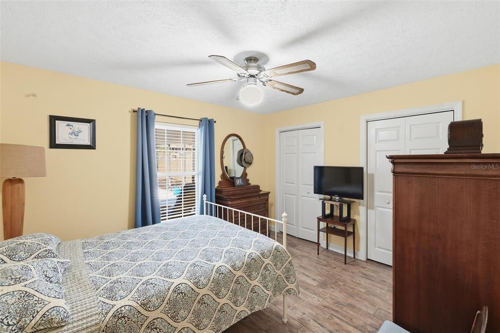 Active With Contract: $359,000 (3 beds, 2 baths, 1474 Square Feet)