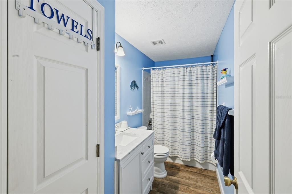Active With Contract: $359,000 (3 beds, 2 baths, 1474 Square Feet)