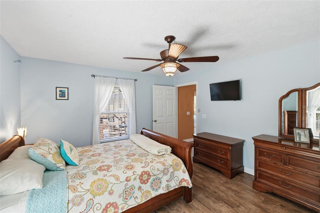 Active With Contract: $359,000 (3 beds, 2 baths, 1474 Square Feet)