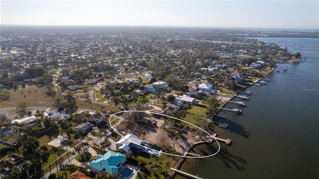 待售: $1,399,000 (0.60 acres)