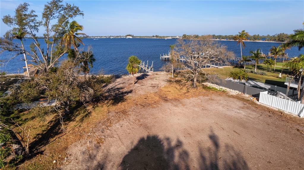 待售: $1,399,000 (0.60 acres)