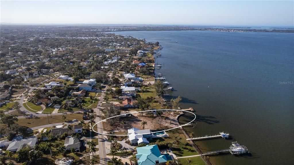 待售: $1,399,000 (0.60 acres)