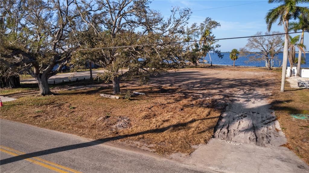 待售: $1,399,000 (0.60 acres)
