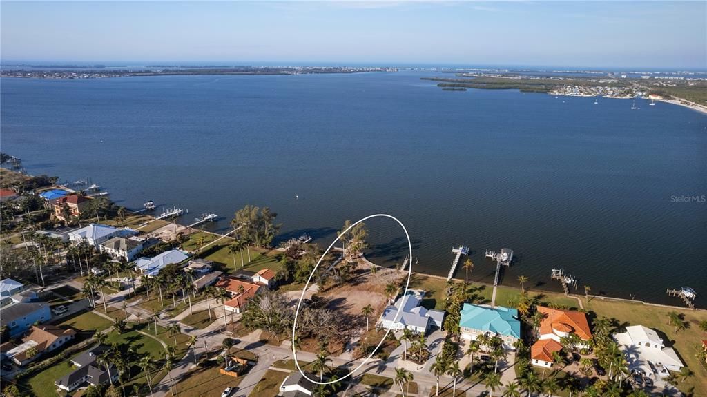 待售: $1,399,000 (0.60 acres)