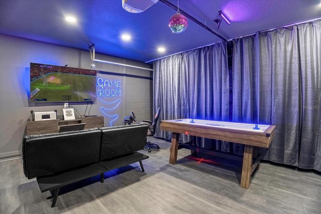 Activo con contrato: $499,000 (4 camas, 2 baños, 1807 Pies cuadrados)