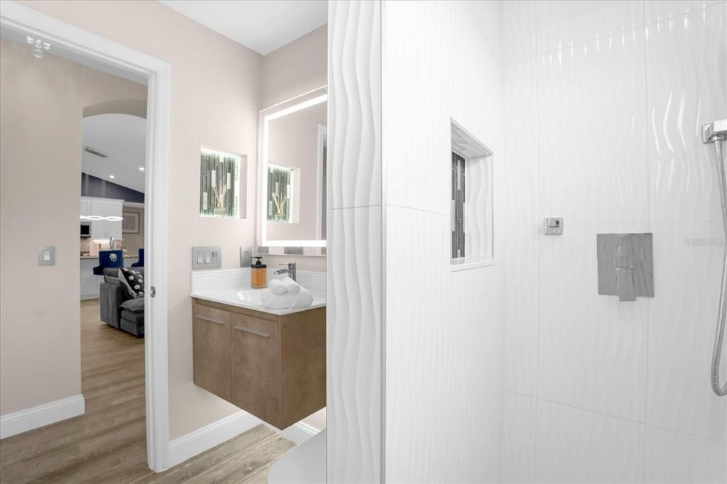 Activo con contrato: $499,000 (4 camas, 2 baños, 1807 Pies cuadrados)