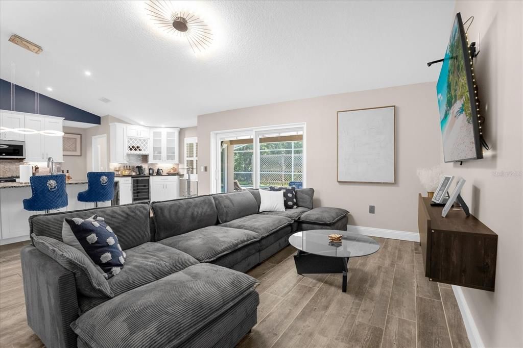 Activo con contrato: $499,000 (4 camas, 2 baños, 1807 Pies cuadrados)