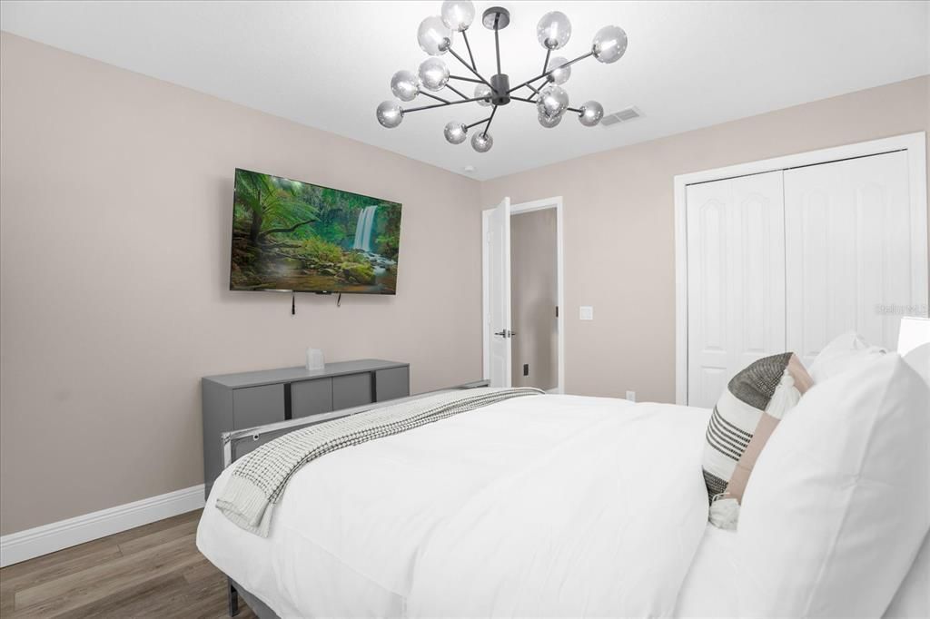 Activo con contrato: $499,000 (4 camas, 2 baños, 1807 Pies cuadrados)