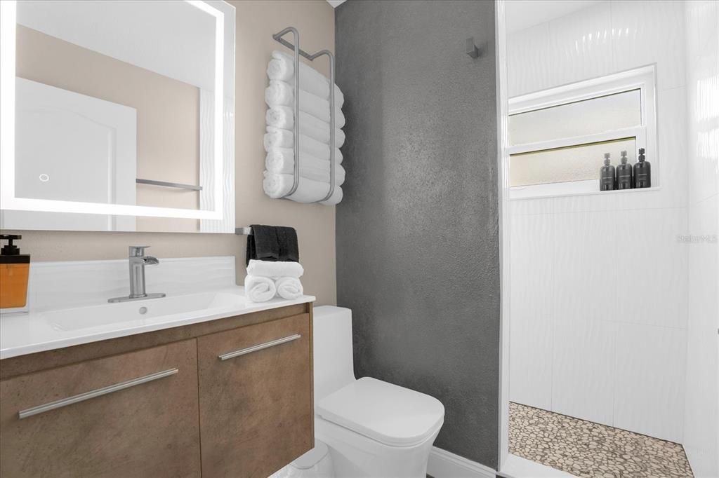 Activo con contrato: $499,000 (4 camas, 2 baños, 1807 Pies cuadrados)