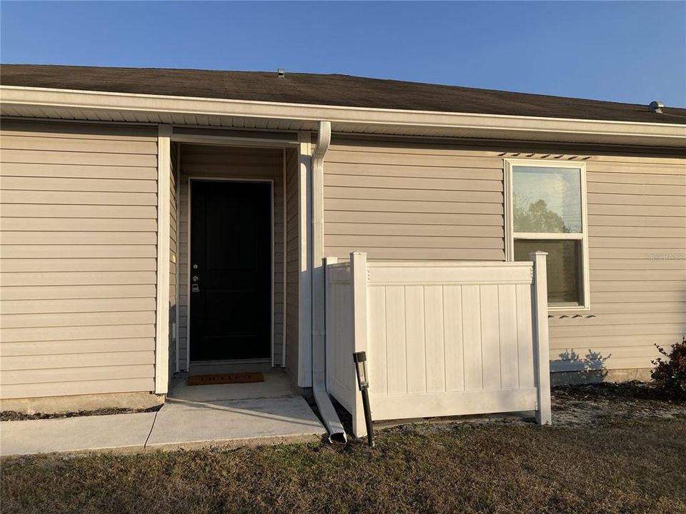 For Rent: $1,800 (3 beds, 2 baths, 1402 Square Feet)