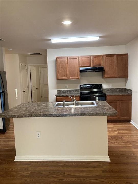 For Rent: $1,800 (3 beds, 2 baths, 1402 Square Feet)