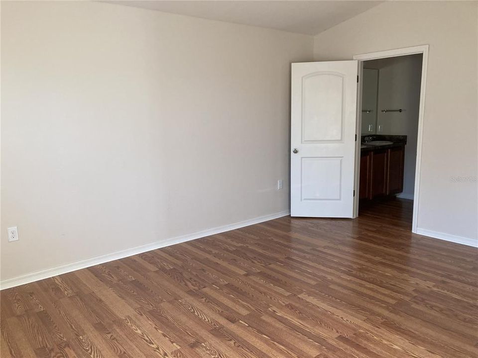 For Rent: $1,800 (3 beds, 2 baths, 1402 Square Feet)