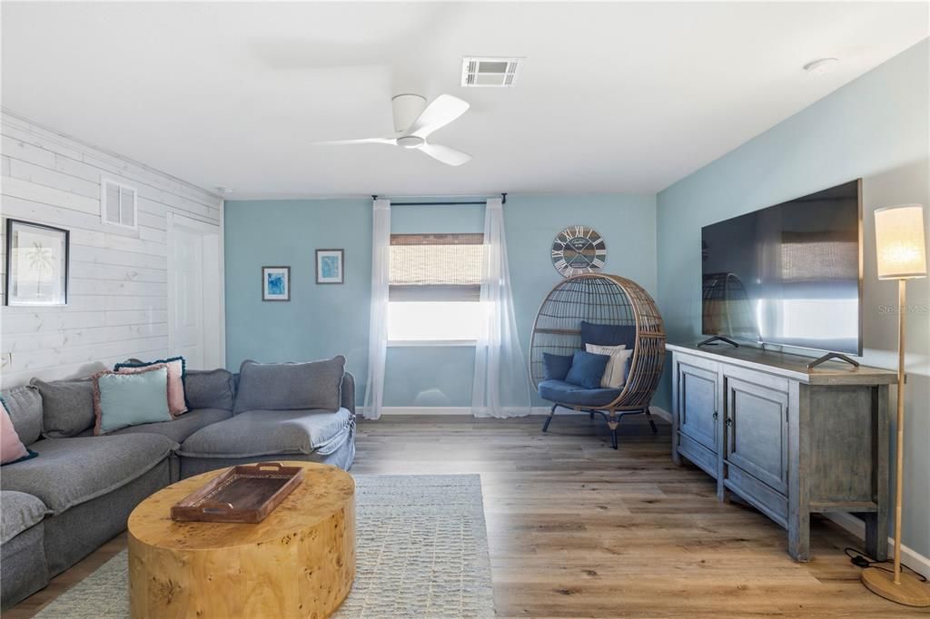 For Sale: $1,525,000 (3 beds, 2 baths, 1599 Square Feet)