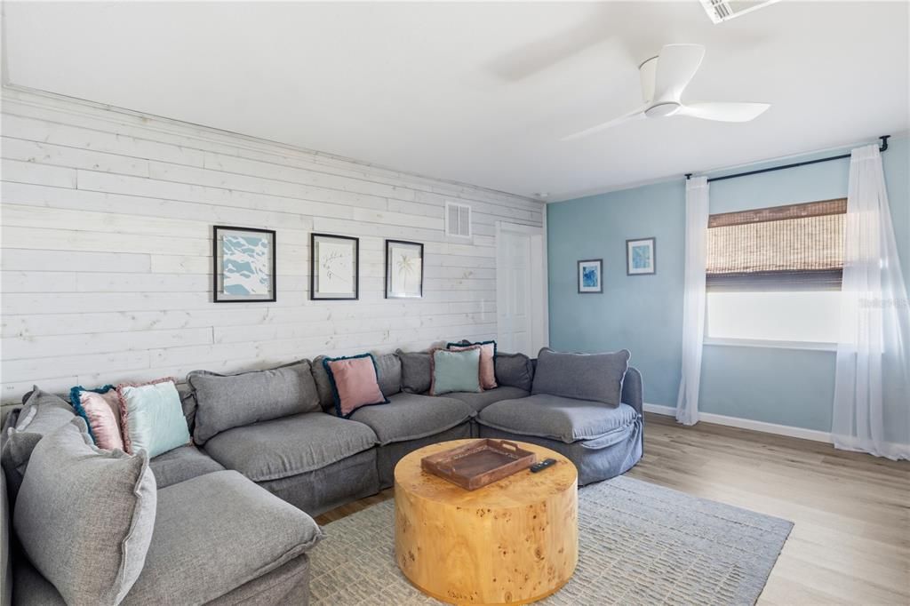 For Sale: $1,525,000 (3 beds, 2 baths, 1599 Square Feet)