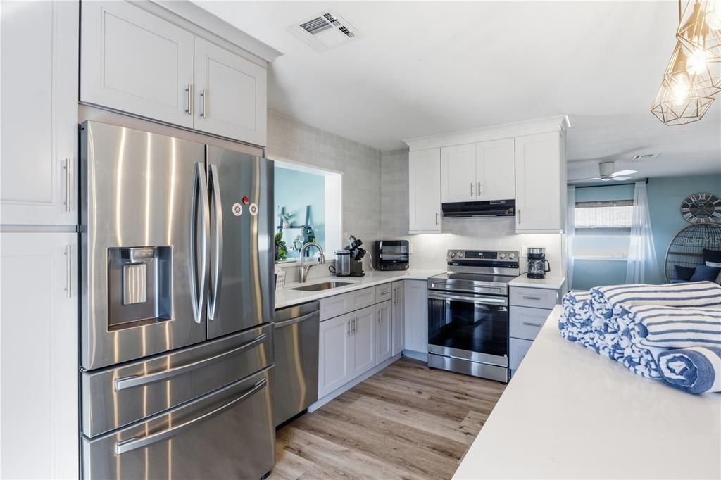 For Sale: $1,525,000 (3 beds, 2 baths, 1599 Square Feet)